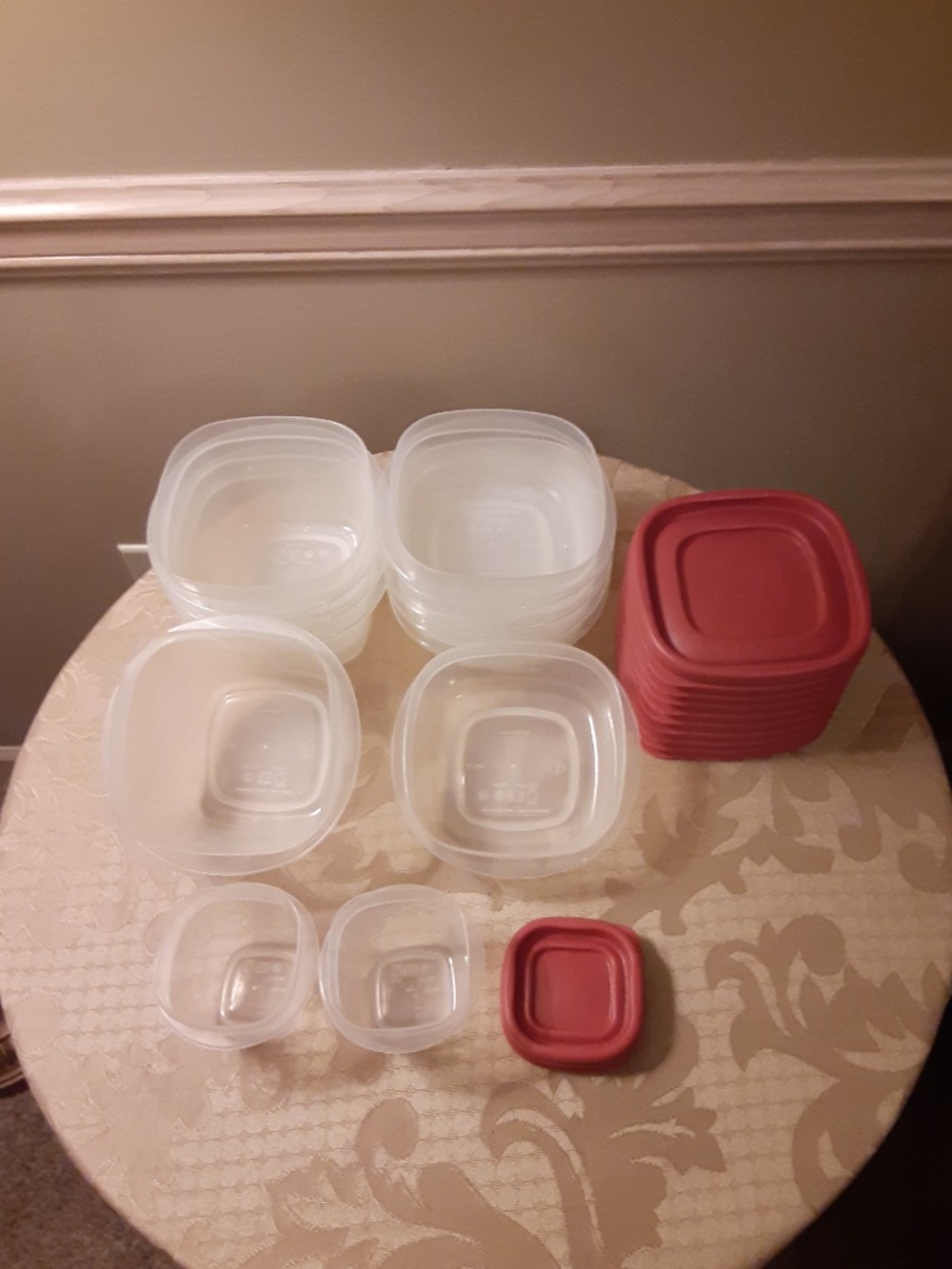 22 Piece Rubbermaid Storage Containers Set